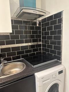 Studio to rent, Uxbridge UB8