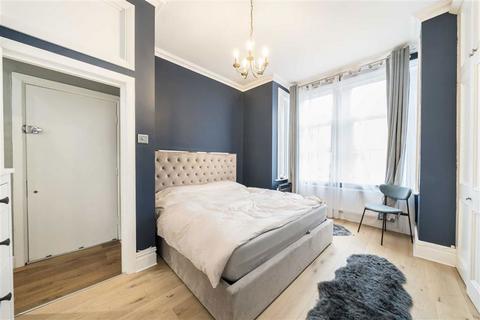 2 bedroom flat for sale, Larch Road, London NW2