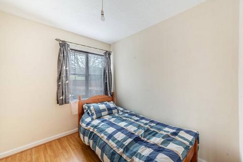 2 bedroom flat to rent, Lime Close, Harrow, HA3