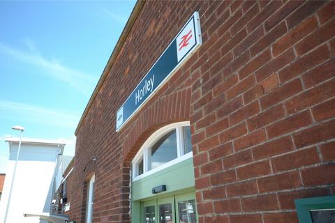 9, Wentworth Aurum Close, Horley, RH6 9BE