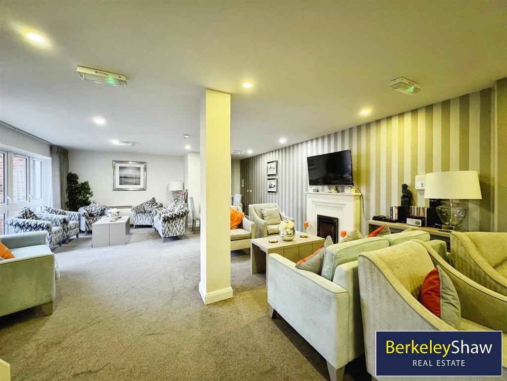 Communal living area (2)