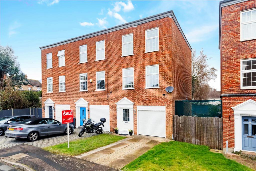 Albany Court Epping 3 bed semi detached house for sale £600 000 Albany Court Epping 3 bed semi detached house for sale £600 000