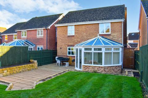 3 bedroom detached house for sale, Vitre Gardens, Lymington, SO41