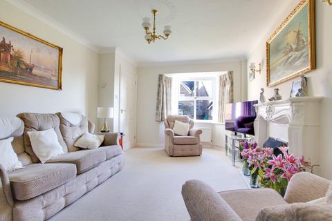 3 bedroom detached house for sale, Vitre Gardens, Lymington, SO41