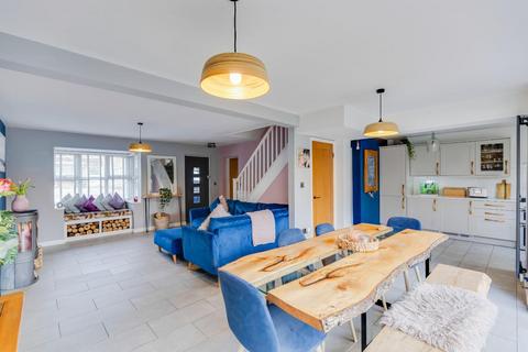 5 bedroom detached house for sale, 10 Elworthy Close, Sully, CF64 5TT