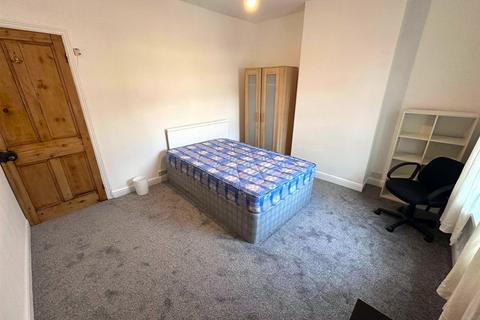 3 bedroom house to rent, Station Road, Birmingham B17