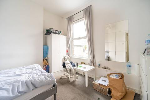 2 bedroom flat for sale, Clova Road, Forest Gate, London, E7