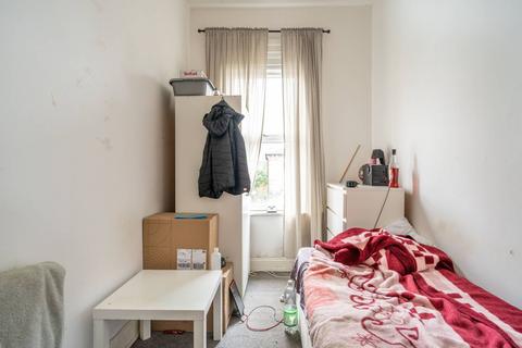 2 bedroom flat for sale, Clova Road, Forest Gate, London, E7