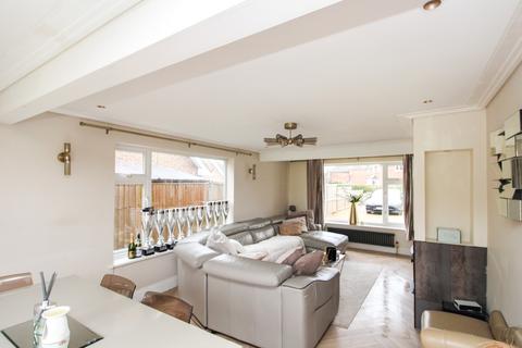 3 bedroom detached house for sale, Park Road, Smallfield, Horley, Surrey. RH6 9RZ