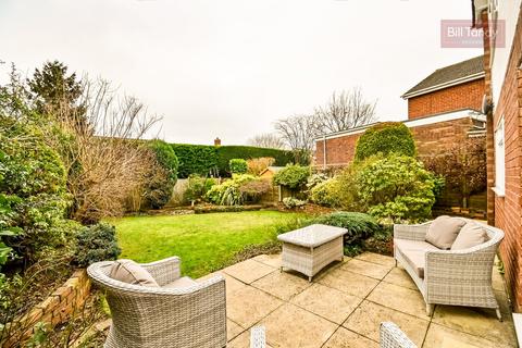17 Oakhurst, Lichfield, WS14 9AJ