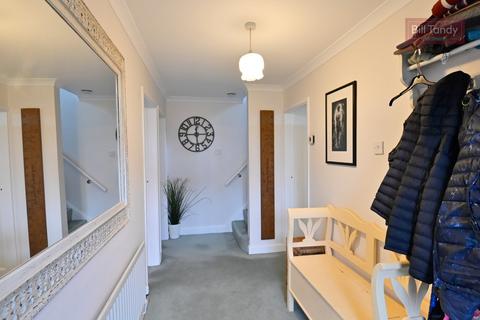 17 Oakhurst, Lichfield, WS14 9AJ