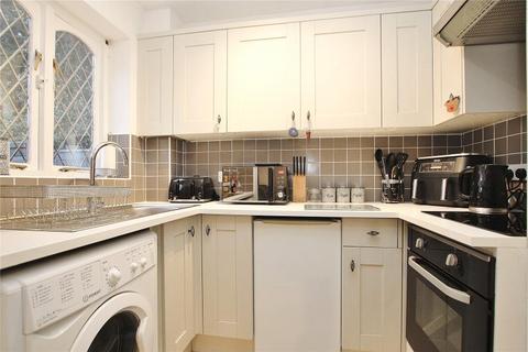 1 bedroom end of terrace house to rent, 39 Oak Ridge, Woking GU24