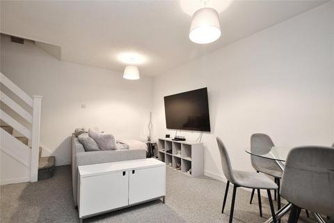 1 bedroom end of terrace house to rent, 39 Oak Ridge, Woking GU24