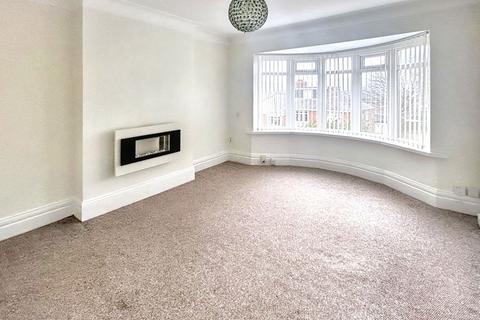 3 bedroom flat for sale, Evistones Road, Gateshead, Tyne and Wear, NE9 5TY