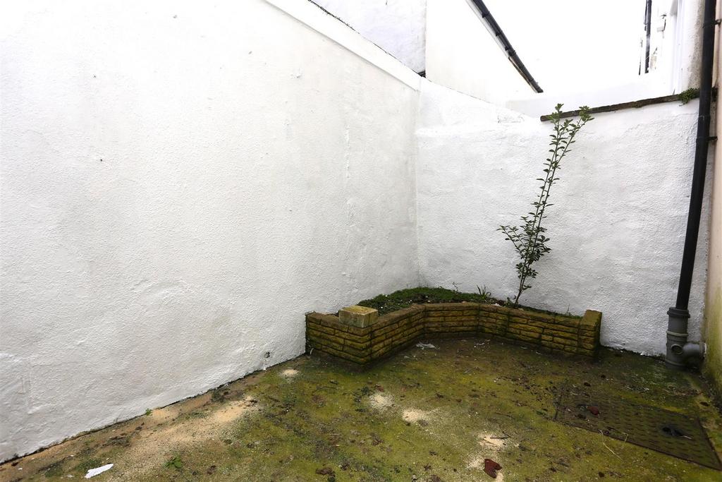 27 Over St new patio25 (1).JPG