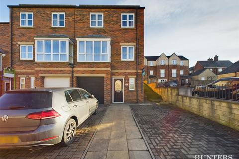 3 bedroom townhouse for sale, Queens Gate, Consett