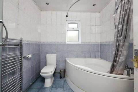 3 bedroom semi-detached house to rent, High Wycombe HP13