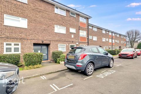 2 bedroom apartment for sale, Narboro Court, RM1 2TA, Romford