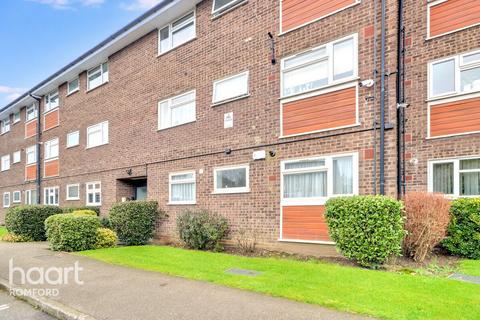 2 bedroom apartment for sale, Narboro Court, Romford, RM1 2TA