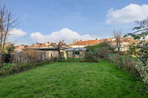 34 Chartley Avenue, London, NW2 7RA