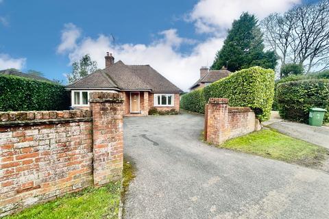 2 bedroom detached house to rent, Cherry Tree Road, Rowledge, Farnham