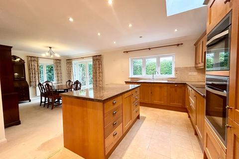 2 bedroom detached house to rent, Cherry Tree Road, Rowledge, Farnham