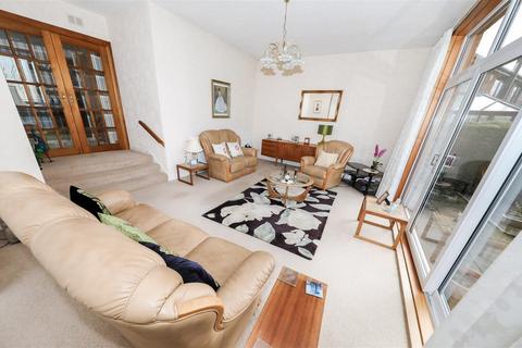 3 bedroom detached bungalow for sale, Lakeside Road, Kirkcaldy