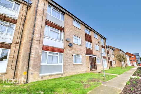 2 bedroom flat for sale, Gilbert Close, Swanscombe