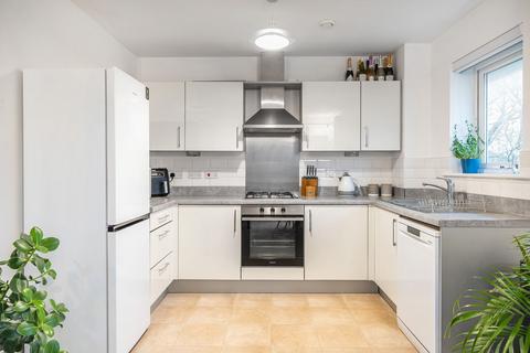 2 bedroom flat for sale, Dalmeny Way, Epsom KT18