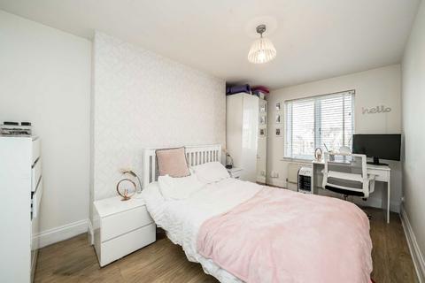 3 bedroom flat for sale, Clapham Road, London SW9