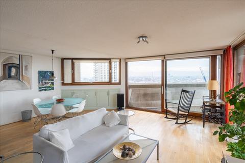 3 bedroom apartment for sale, Cromwell Tower, Barbican, London, EC2Y