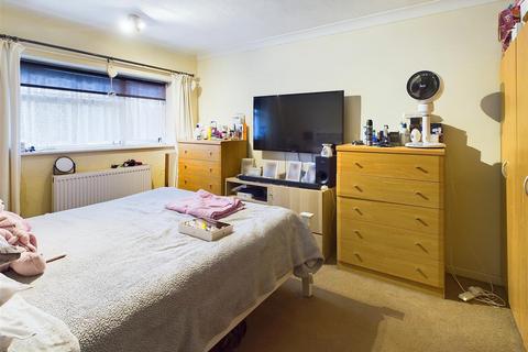 3 bedroom end of terrace house for sale, Long Riding, Basildon