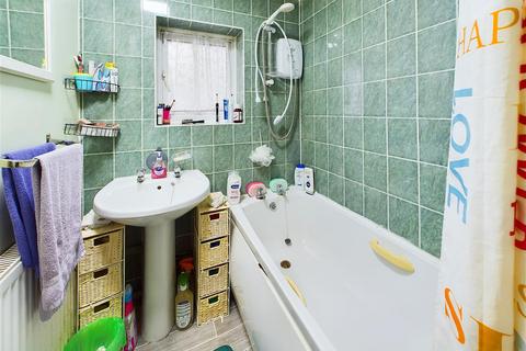 3 bedroom end of terrace house for sale, Long Riding, Basildon