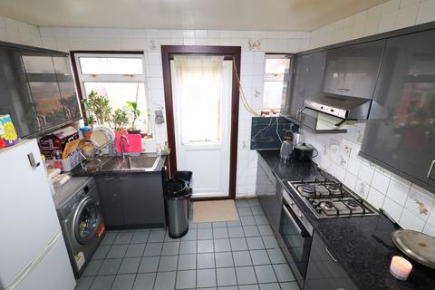 3 bedroom terraced house for sale, Billet Road, London E17