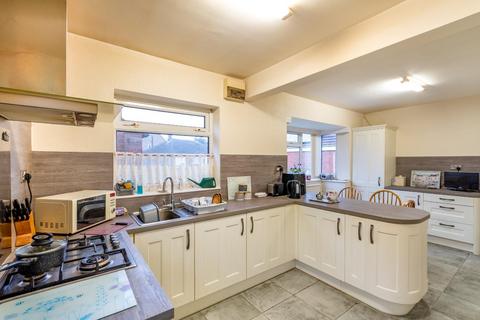 2 bedroom detached bungalow for sale, Thorne Road, Bawtry, Doncaster