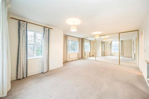 4 bedroom detached house to rent, Langton Way, London SE3