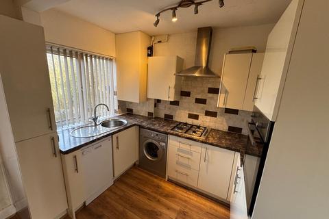 3 bedroom semi-detached house to rent, Stourbridge Road, Dudley DY1