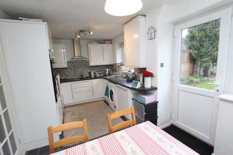 3 bedroom semi-detached house to rent, York Close, Bristol BS16