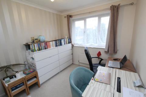 3 bedroom semi-detached house to rent, York Close, Bristol BS16