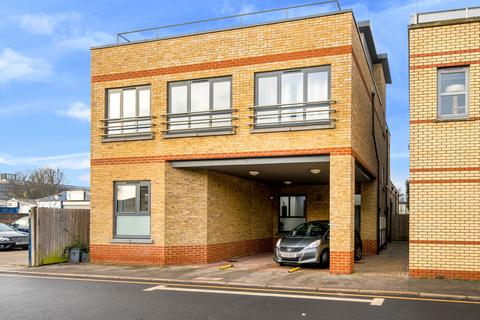 3 bedroom flat for sale, Mill Place, Kingston Upon Thames, KT1