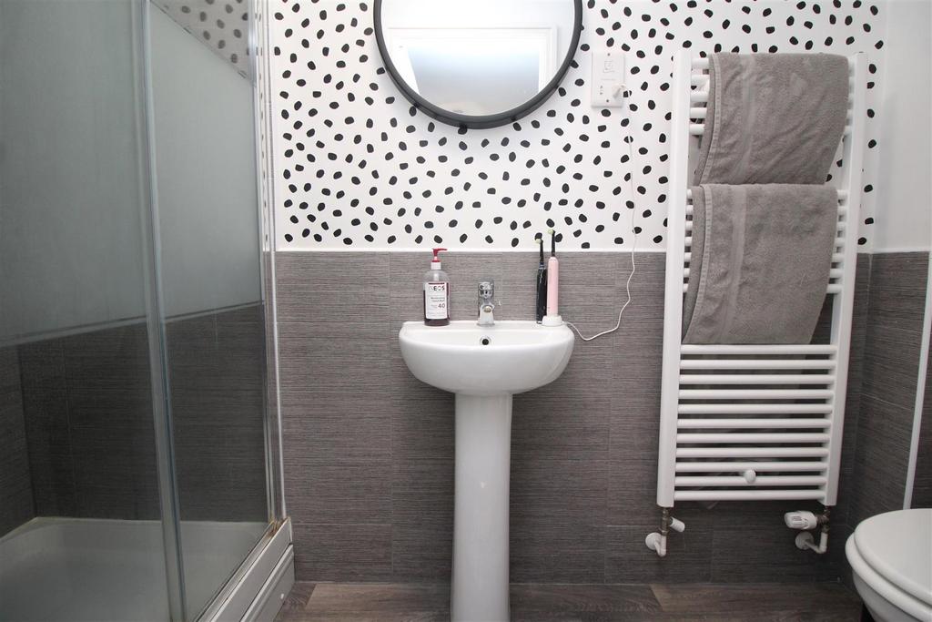 Ensuite.JPG