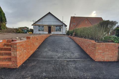 3 bedroom bungalow for sale, Fosse Road, Newark NG23