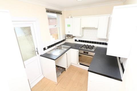 2 bedroom terraced house to rent, Burnt Oak Terrace, Gillingham