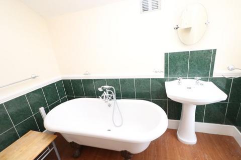 2 bedroom terraced house to rent, Burnt Oak Terrace, Gillingham