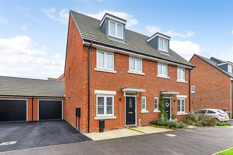 3 bedroom house for sale, Longacres Way, Chichester