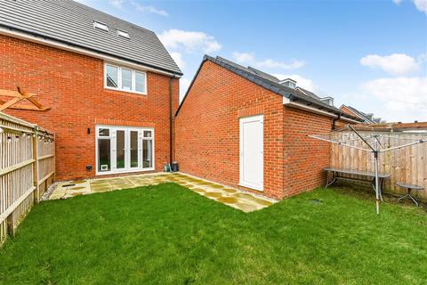 3 bedroom house for sale, Longacres Way, Chichester