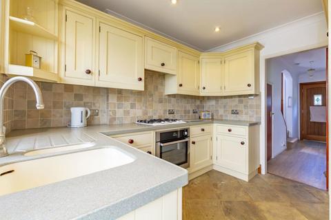 3 bedroom detached house to rent, Moor Lane, Bramcote, Nottingham, NG9 3FH