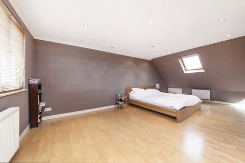 4 bedroom house to rent, Cheyne Hill, Surbiton KT5