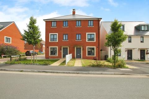 4 bedroom semi-detached house to rent, Slade Baker Way, Bristol BS16
