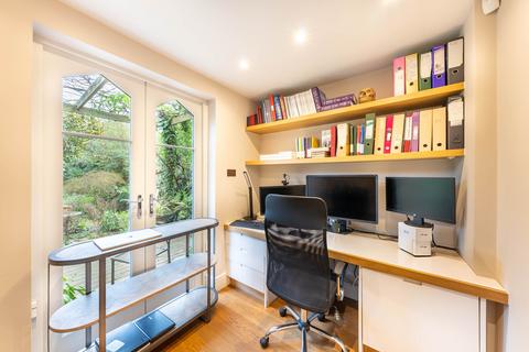 3 bedroom semi-detached house for sale, London SW18